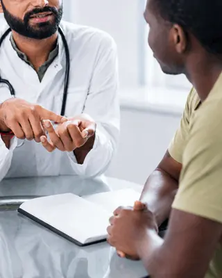 consulta_salud_masculina_engrosamiento_de_miembro_urologo_queretaro_ 320x400 Consulta de salud masculina relacionada con procedimientos de engrosamiento de miembro y bienestar sexual masculino
